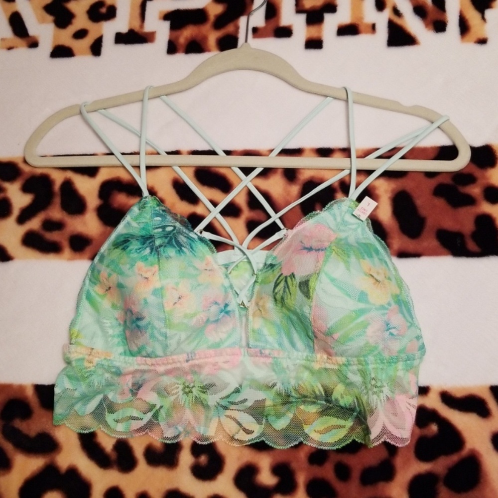 NWT VS PINK Strappy Bra- Large